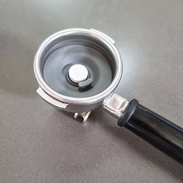 Cafetto Tevo Mini Espresso Machine Cleaning Tablets, pictured Breville Oracle group head